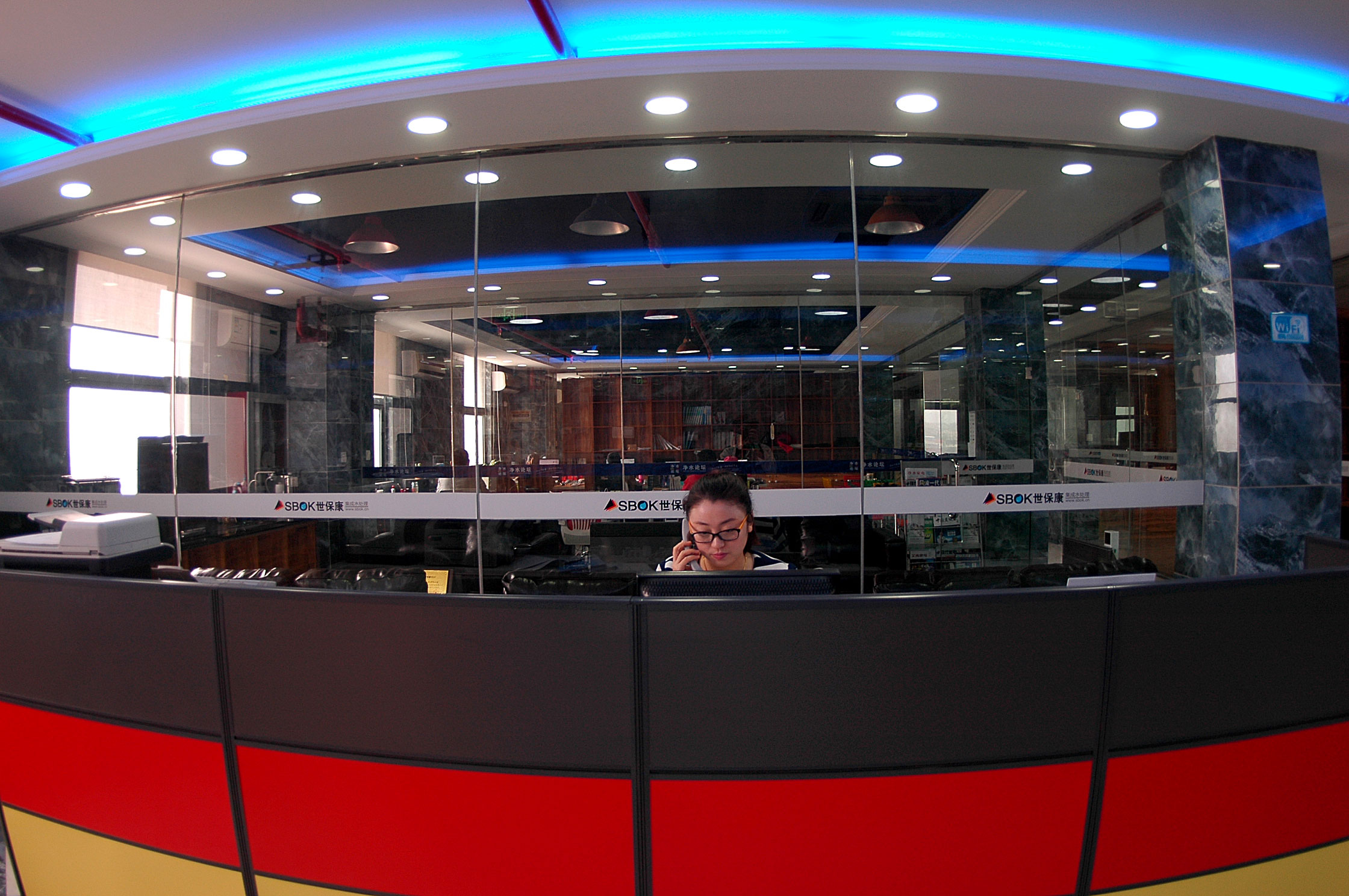 世保康---六樓服務臺.jpg